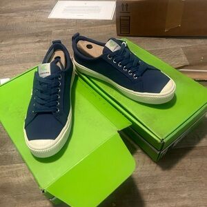 Navy Cariuma women’s 10.5 men’s 9